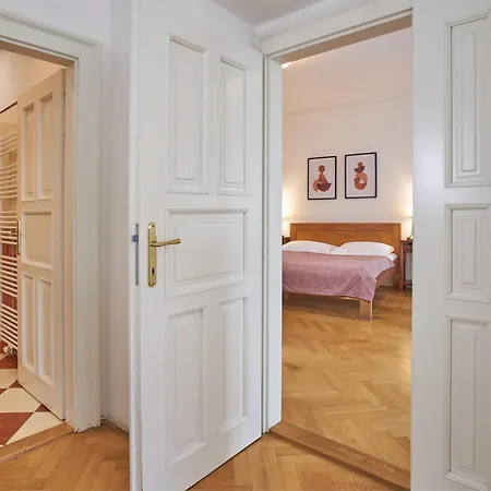 Lejlighedshotel Charles Bridge *
