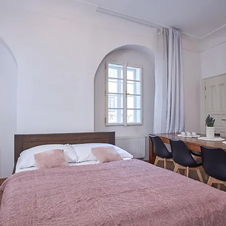 Charles Bridge Lejlighedshotel