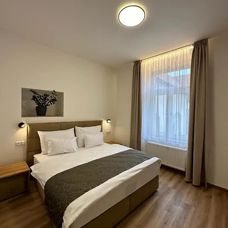 Karlova 4*