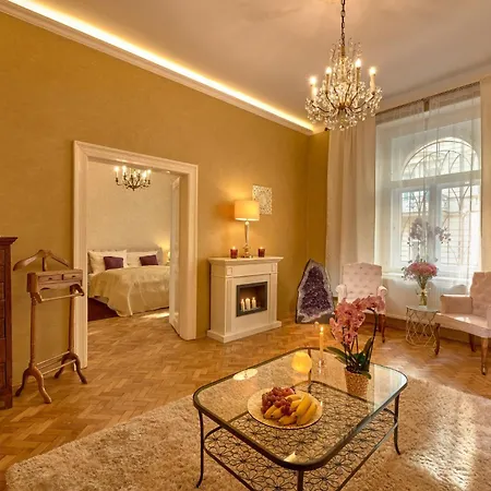 Amethyst Apartment *