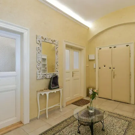 Apartment Amethyst Prague