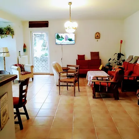 Charlie Retro-modern Design Guest house