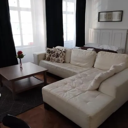 Apartment U Obecniho Dvora - Old Town *