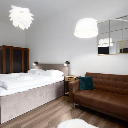 Apartment Tichy V Centru Mesta U Metra S Balkonem A Parkovanim