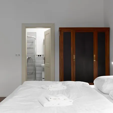 Apartment Tichy V Centru Mesta U Metra S Balkonem A Parkovanim *