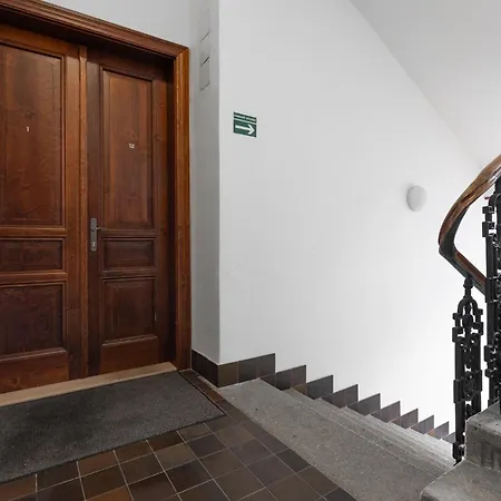 Apartment Tichy V Centru Mesta U Metra S Balkonem A Parkovanim