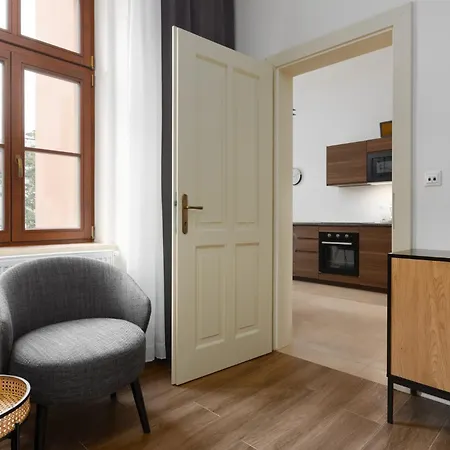 Tichy V Centru Mesta U Metra S Balkonem A Parkovanim Apartment Prague
