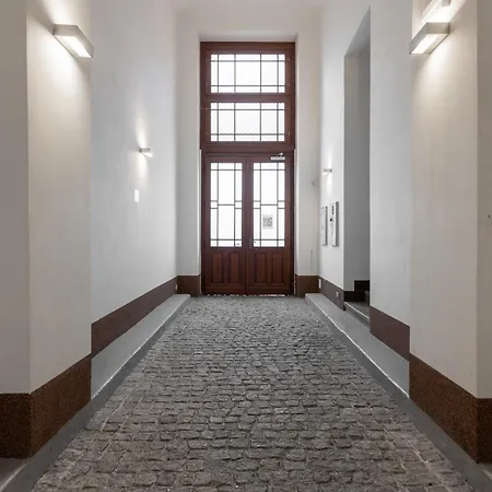 Tichy V Centru Mesta U Metra S Balkonem A Parkovanim *