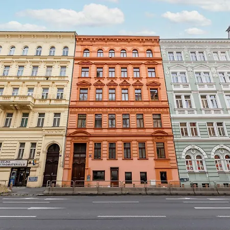 Apartment Tichy V Centru Mesta U Metra S Balkonem A Parkovanim *