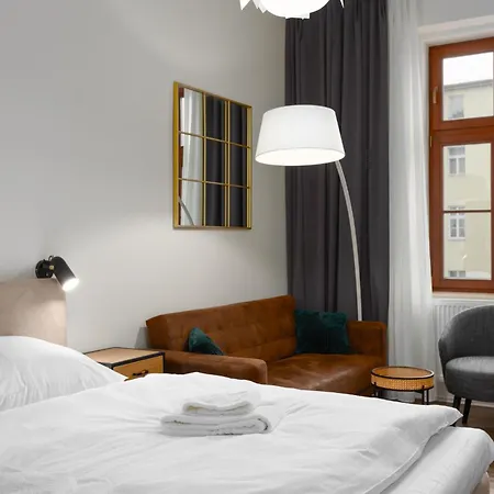 Tichy V Centru Mesta U Metra S Balkonem A Parkovanim Apartment *