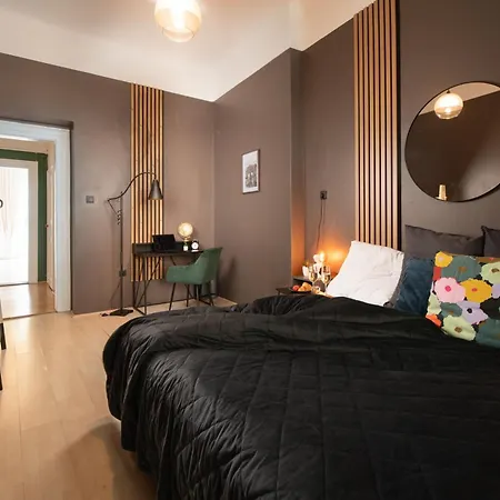 Apartment Cinema Billiard & Foosball - Centre *