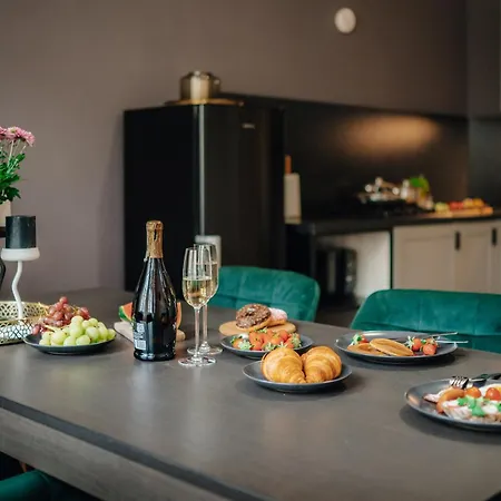 Apartment Cinema Billiard & Foosball - Centre *