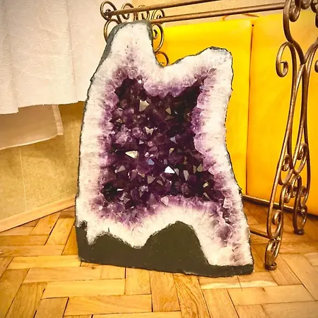 Amethyst Apartment *
