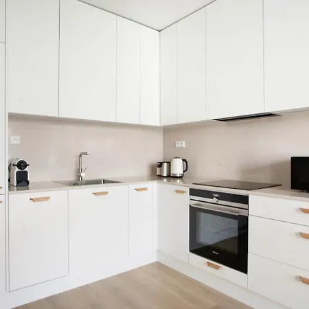 아파트 Blueground 7 Furnished With Balcony Prg-1 *