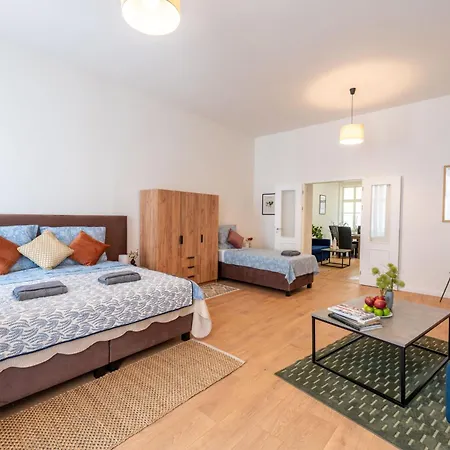 Retreat Downtown Apartmanhotel *