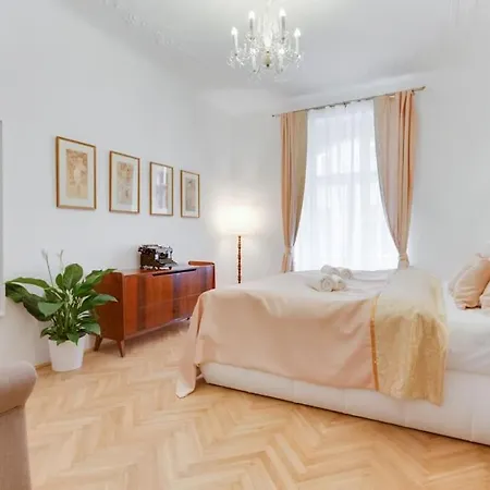 Days - 3bdr - Small Balcony - 2 Bathrooms - 90 Sqm * Prague