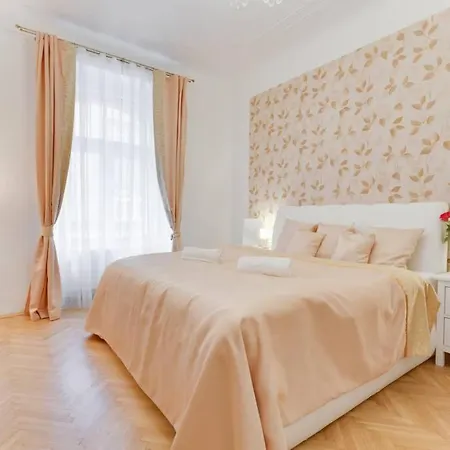 Days - 3bdr - Small Balcony - 2 Bathrooms - 90 Sqm Apartment *