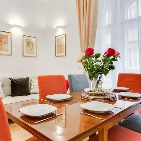 Apartment Days - 3bdr - Small Balcony - 2 Bathrooms - 90 Sqm Prague