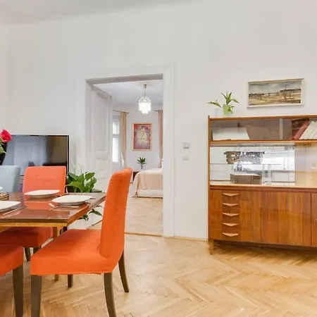 Days - 3bdr - Small Balcony - 2 Bathrooms - 90 Sqm Prague