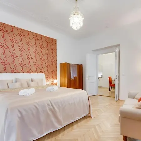 Apartment Days - 3bdr - Small Balcony - 2 Bathrooms - 90 Sqm Prague
