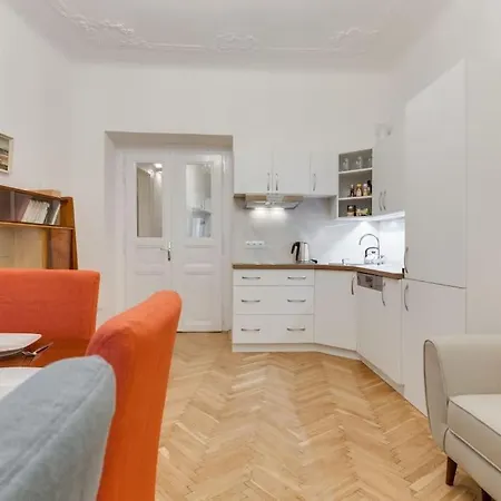 Days - 3bdr - Small Balcony - 2 Bathrooms - 90 Sqm * Prague