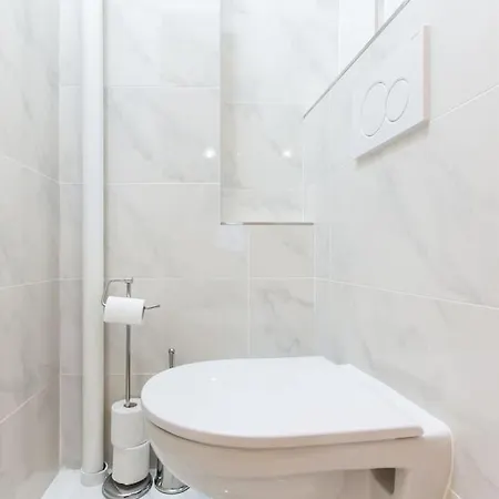 Days - 3bdr - Small Balcony - 2 Bathrooms - 90 Sqm Apartment Prague