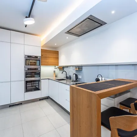 Wishlist Residences - Karlin Free Parking شقة