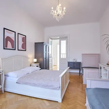 Charles Bridge Premium Residence 4*