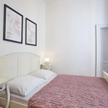 Charles Bridge Premium Residence 4* Prague