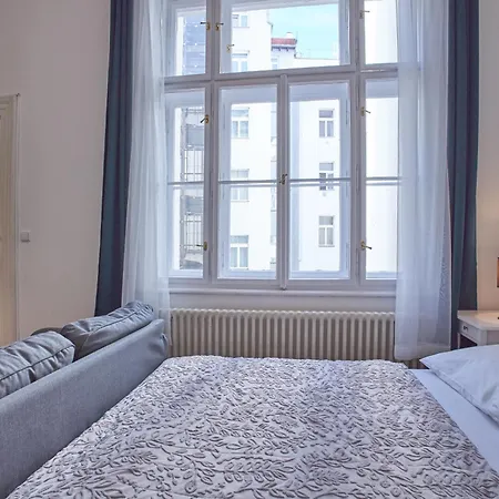Charles Bridge Premium Residence 4*