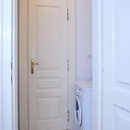 Charles Bridge Premium Residence 4*