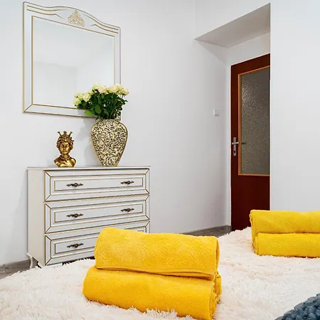 Golden Lion Apartment