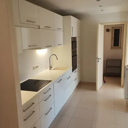 Modern In 6 * Prague