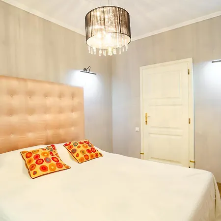 Academia Apartment *