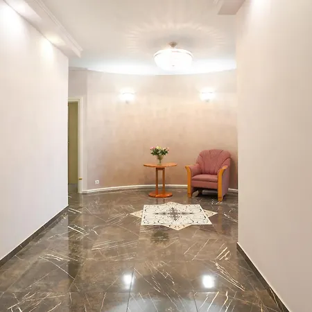 Apartment Academia *