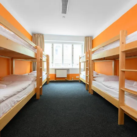 Benedikt Center Hostal *
