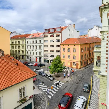Benedikt Center Hostal *