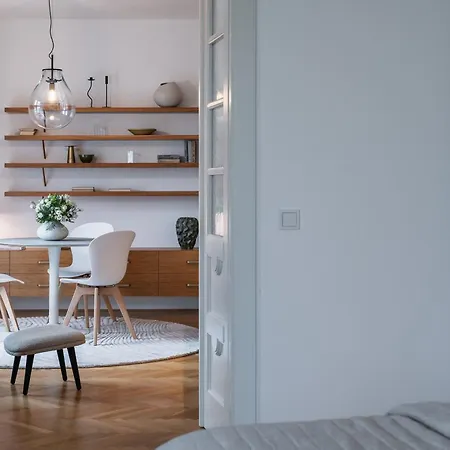 Days - Luxury In Hip Area - 