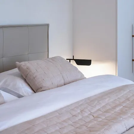 Days - Luxury In Hip Area - 