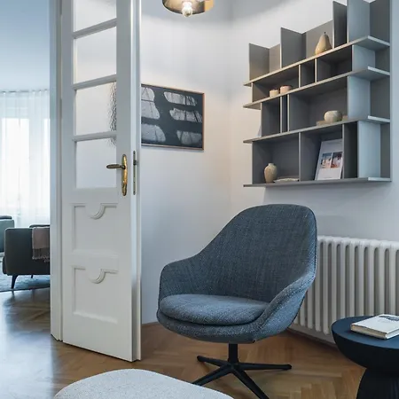 Days - Luxury In Hip Area - 