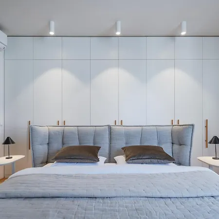 Days - Luxury In Hip Area - 