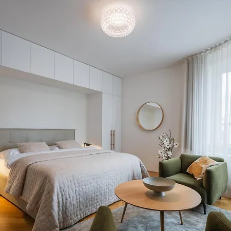 Days - Luxury In Hip Area - 