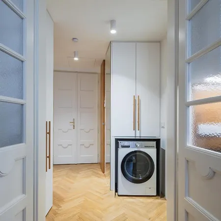 Days - Luxury In Hip Area - 