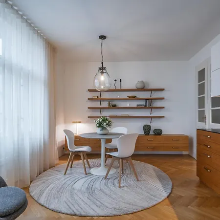 Days - Luxury In Hip Area - 