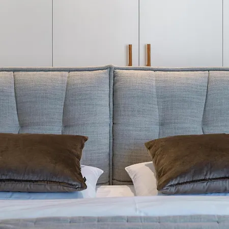 Days - Luxury In Hip Area - 