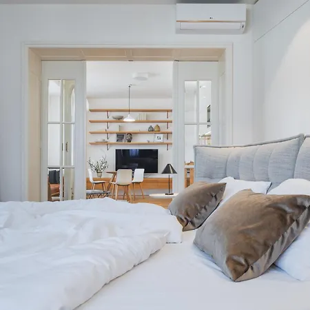 Days - Luxury In Hip Area - 