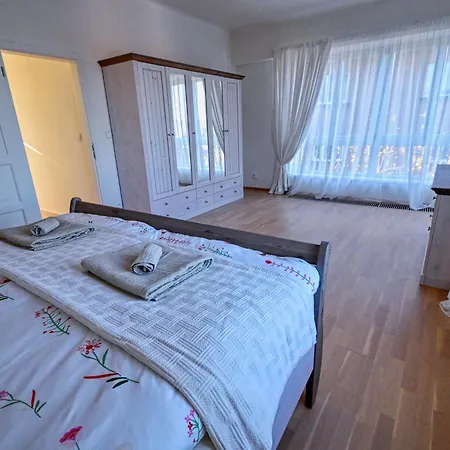 Veleslavin Villa *