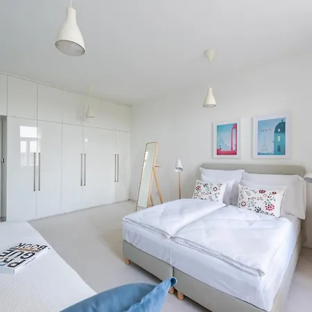 *sunny And Stylish* With Balcony Near Tv Tower Apartment