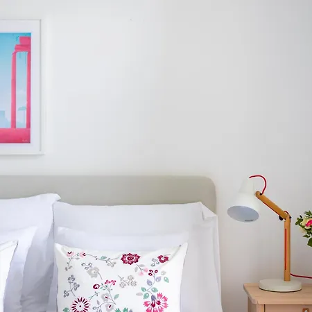 *sunny And Stylish* With Balcony Near Tv Tower Apartment *