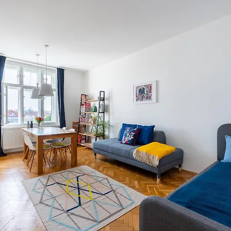 *sunny And Stylish* With Balcony Near Tv Tower